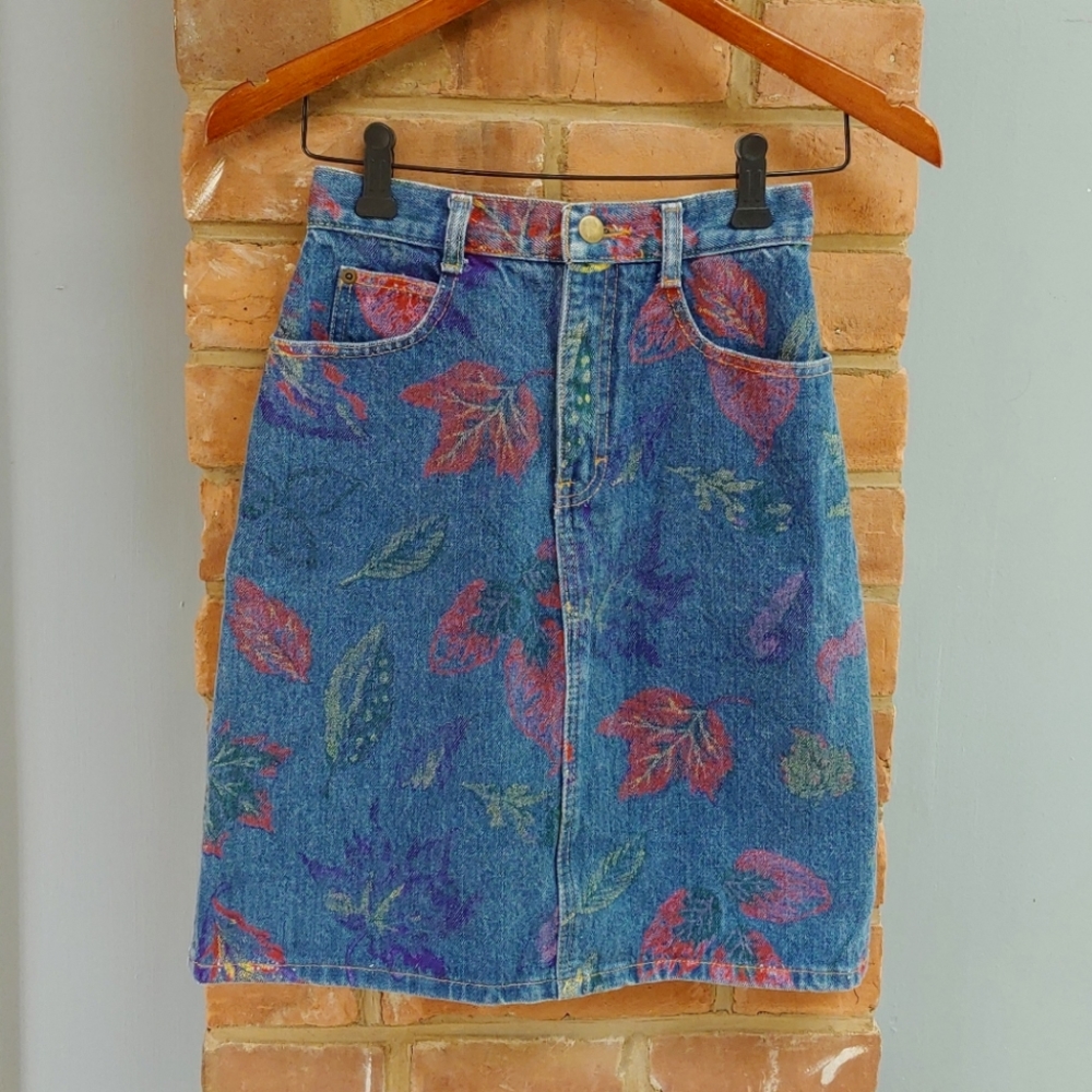 Vintage Palmetto denim mini skirt size 5 (25 inch waist) Made in the USA